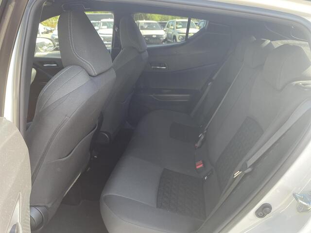 Toyota C-HR 2.0 Hybrid Bi-Tone **ALL SEASON BANDEN/ STUURVERWARMING/ NAVIGATIE**