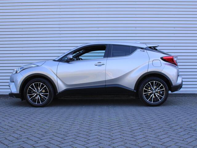 Toyota C-HR 1.2 Executive | Trekhaak | Stoelverwarming | Camera | 18" LM | JBL audio | Navi | Clima | Dodehoek detectie |