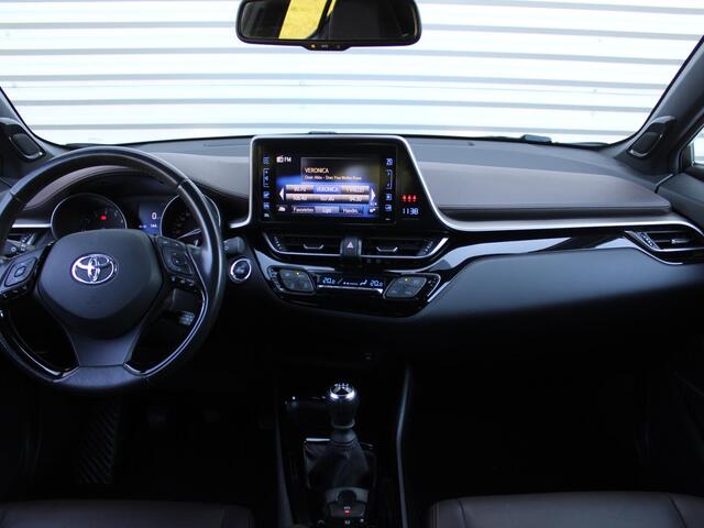 Toyota C-HR 1.2 Executive | Trekhaak | Stoelverwarming | Camera | 18" LM | JBL audio | Navi | Clima | Dodehoek detectie |