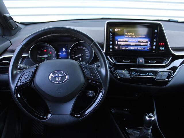 Toyota C-HR 1.2 Executive | Trekhaak | Stoelverwarming | Camera | 18" LM | JBL audio | Navi | Clima | Dodehoek detectie |