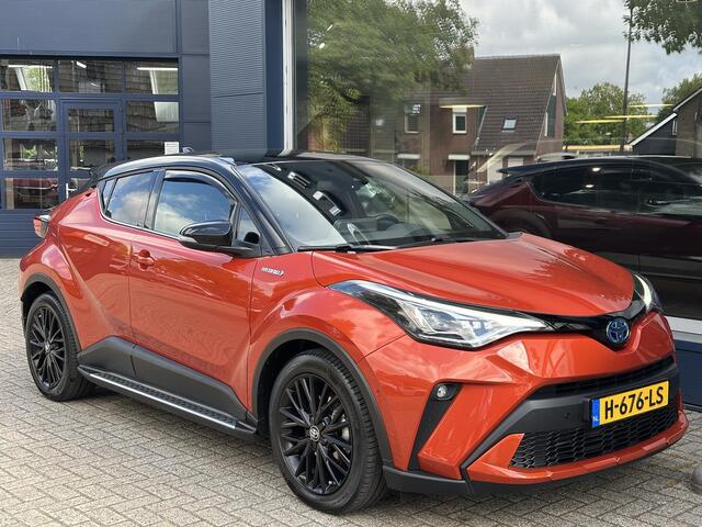 Toyota C-HR 2.0 Hybrid Launch Edition 184 PK | Volledig Lederen Bekleding | Elektrische Stoelverstelling | JBL Audio | Navigatie | Parkeercamera | Treeplanken | Stoelverwarming | Climate Control | LED Pack | Orgineel NL Auto van 1e Eigenaar |