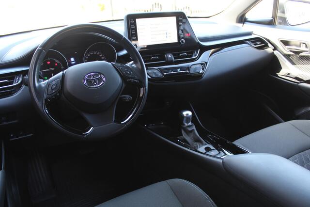 Toyota C-HR 2.0 Hybrid Style Bi-Tone | Rijklaar | Blind Spot | LED | Stoel-/stuurverw. | Apple/Android | Keyless | Parksens. v+a