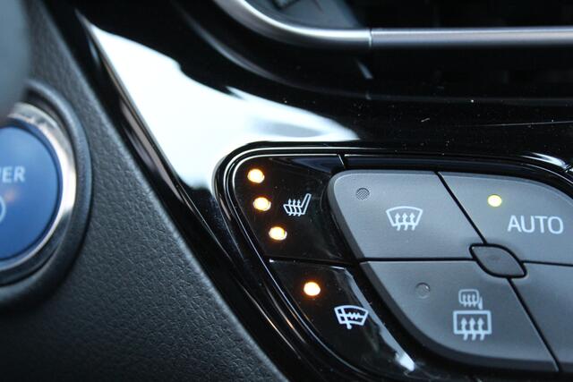Toyota C-HR 2.0 Hybrid Style Bi-Tone | Rijklaar | Blind Spot | LED | Stoel-/stuurverw. | Apple/Android | Keyless | Parksens. v+a