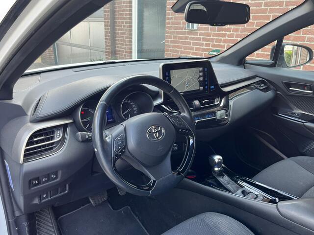 Toyota C-HR 1.8 Hybrid Executive. Bi Tone, Navi, Camera, StoelVerw, Afn Haak