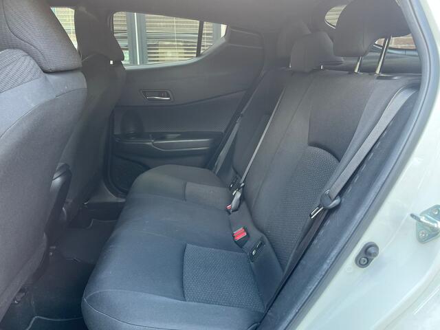 Toyota C-HR 1.8 Hybrid Executive. Bi Tone, Navi, Camera, StoelVerw, Afn Haak