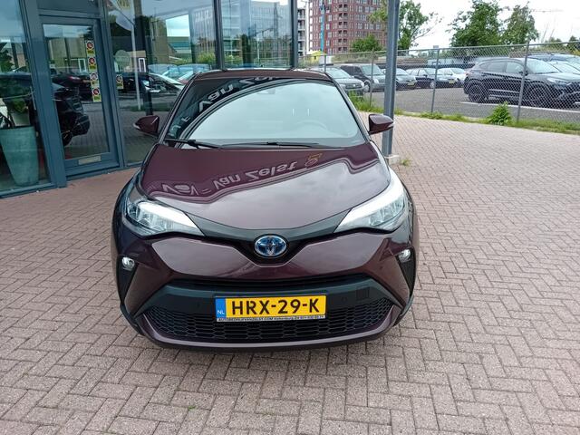 Toyota C-HR 1.8 Hybrid Dynamic Automaat, Airco(automatisch), Cruise control adaptief, Carplay/Android auto, Bluetooth, Navigatie, Parkeersensoren, Camera, Stoelverwarming, Verwarmd stuurwiel, Dode hoek detector, Verlichting automatisch, regensensor, Keyless, enz enz,