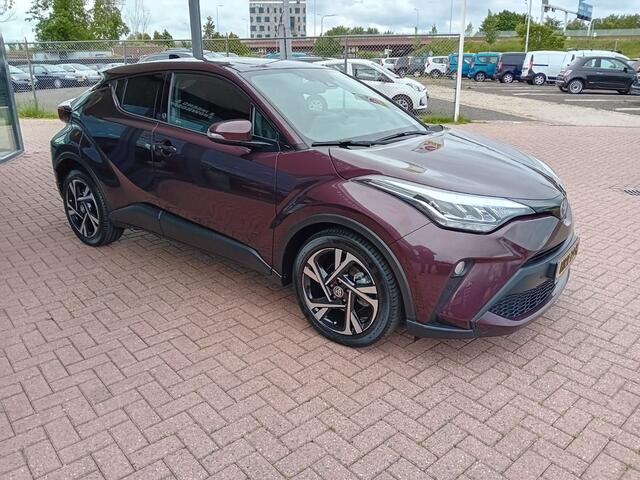 Toyota C-HR 1.8 Hybrid Dynamic Automaat, Airco(automatisch), Cruise control adaptief, Carplay/Android auto, Bluetooth, Navigatie, Parkeersensoren, Camera, Stoelverwarming, Verwarmd stuurwiel, Dode hoek detector, Verlichting automatisch, regensensor, Keyless, enz enz,
