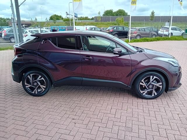 Toyota C-HR 1.8 Hybrid Dynamic Automaat, Airco(automatisch), Cruise control adaptief, Carplay/Android auto, Bluetooth, Navigatie, Parkeersensoren, Camera, Stoelverwarming, Verwarmd stuurwiel, Dode hoek detector, Verlichting automatisch, regensensor, Keyless, enz enz,