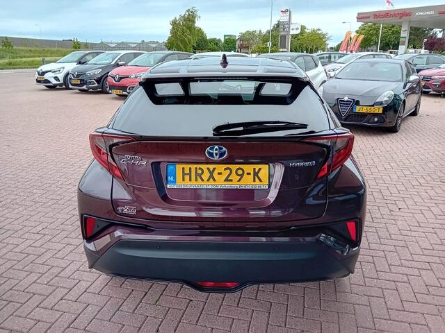 Toyota C-HR 1.8 Hybrid Dynamic Automaat, Airco(automatisch), Cruise control adaptief, Carplay/Android auto, Bluetooth, Navigatie, Parkeersensoren, Camera, Stoelverwarming, Verwarmd stuurwiel, Dode hoek detector, Verlichting automatisch, regensensor, Keyless, enz enz,