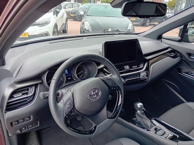 Toyota C-HR 1.8 Hybrid Dynamic Automaat, Airco(automatisch), Cruise control adaptief, Carplay/Android auto, Bluetooth, Navigatie, Parkeersensoren, Camera, Stoelverwarming, Verwarmd stuurwiel, Dode hoek detector, Verlichting automatisch, regensensor, Keyless, enz enz,