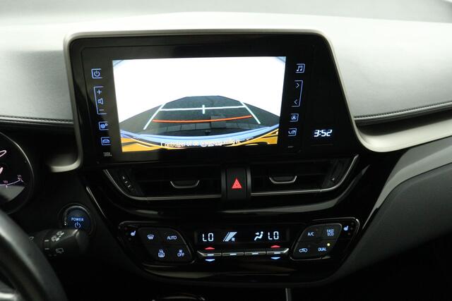 Toyota C-HR 1.8 Hybrid Bi-Tone | Trekhaak | stoelverwarming | Navigatie |