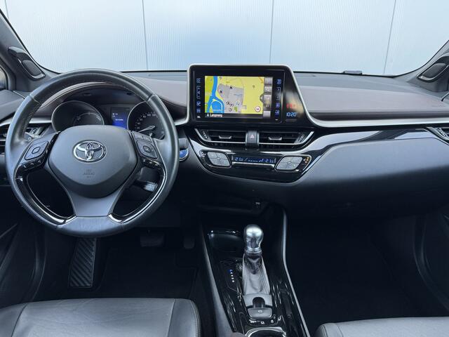 Toyota C-HR 1.8 Hybrid Bi-Tone Automaat Navigatie/Trekhaak/Camera.