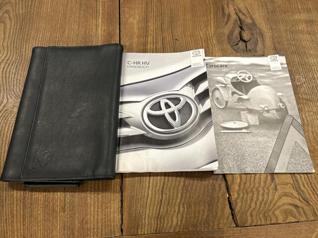 Toyota C-HR 1.8 Hybrid Dynamic | Automaat | Cruise control | Climate control | Achteruitrijcamera | Navigatie | Stoel+Stuurverwarming | Park assist | Bluetooth