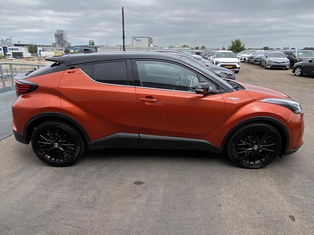 Toyota C-HR 2.0 Hybrid Launch Edition Dodehoek detectie, JBL Premium audio, achteruitrij camera, adaptieve cruise control, Apple CarPlay/Android Auto, navigatie, elektr. bedienbare stoel, Nieuw geleverd en dealeronderhouden