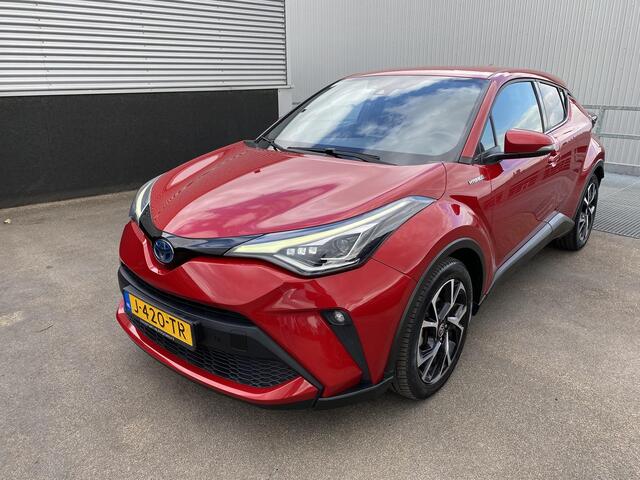 Toyota C-HR 2.0 Hybrid First Edition Trekhaak, dodehoekdetectie, JBL, parkeersensoren voor&achter, Smart Key, Apple Carplay/Android Auto, BTW-auto! 1e eign. Nieuw geleverd en dealeronderhouden