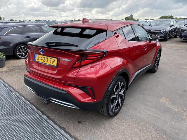 Toyota C-HR 2.0 Hybrid First Edition Trekhaak, dodehoekdetectie, JBL, parkeersensoren voor&achter, Smart Key, Apple Carplay/Android Auto, BTW-auto! 1e eign. Nieuw geleverd en dealeronderhouden