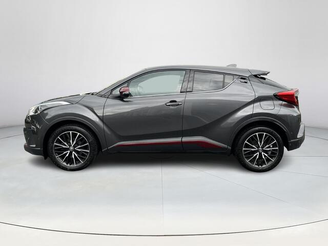 Toyota C-HR 1.2 Executive | Trekhaak | 1300 kg trekgewicht | Stoelverwarming | Parkeersensoren |