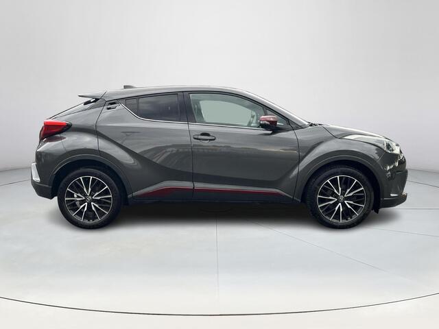 Toyota C-HR 1.2 Executive | Trekhaak | 1300 kg trekgewicht | Stoelverwarming | Parkeersensoren |