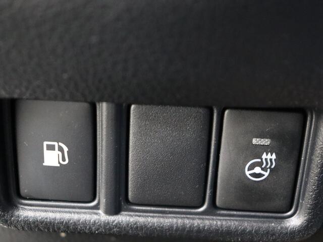 Toyota C-HR 1.8 Hybrid Style bi-tone + Premium Pack I Navigatie I Climate Control I Cruise Controle Adaptief I Stuur en Stoelverwarming Voor I