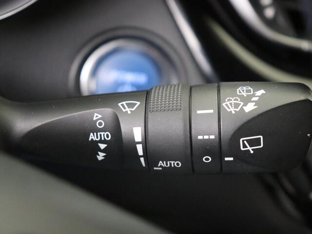 Toyota C-HR 1.8 Hybrid Style bi-tone + Premium Pack I Navigatie I Climate Control I Cruise Controle Adaptief I Stuur en Stoelverwarming Voor I