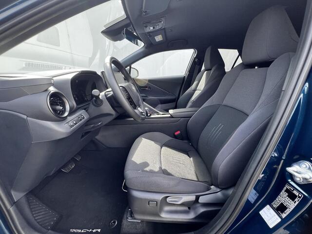 Toyota C-HR 1.8 Hybrid 140 First Edition Automaat / Tot 10 jaar Garantie* / Weinig km / Elektrische achterklep / Adapt. CC / Navigatie / Stuur-, stoel- en voorruitverwarming / 18"LM wielen /