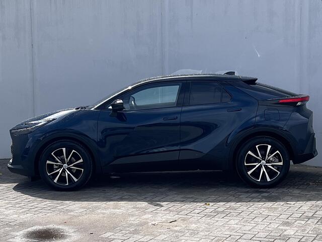 Toyota C-HR 1.8 Hybrid 140 First Edition Automaat / Tot 10 jaar Garantie* / Weinig km / Elektrische achterklep / Adapt. CC / Navigatie / Stuur-, stoel- en voorruitverwarming / 18"LM wielen /