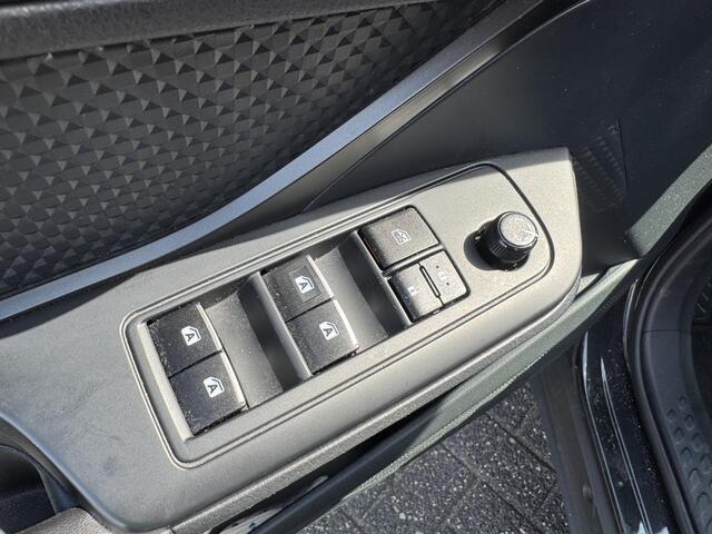 Toyota C-HR 1.8 Hybrid Dynamic | Navigatie | Camera | DAB | Cruise Control | Lichtmetalen Velgen |