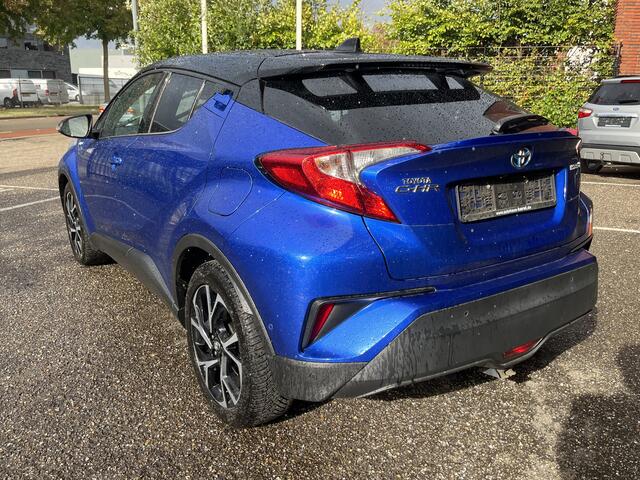 Toyota C-HR 1.8 Hybrid Bi-Tone // NAVI // CAMERA // DODENHOEK SENSOR // TREKHAAK // ADAPTIVE CRUISE //