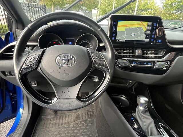 Toyota C-HR 1.8 Hybrid Bi-Tone // NAVI // CAMERA // DODENHOEK SENSOR // TREKHAAK // ADAPTIVE CRUISE //