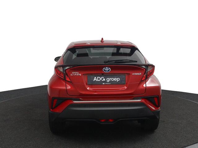 Toyota C-HR 1.8 Hybrid First Edition | Stuurwiel Verwarming | Parkeersensoren Voor + Achter | Navigatiesysteem |