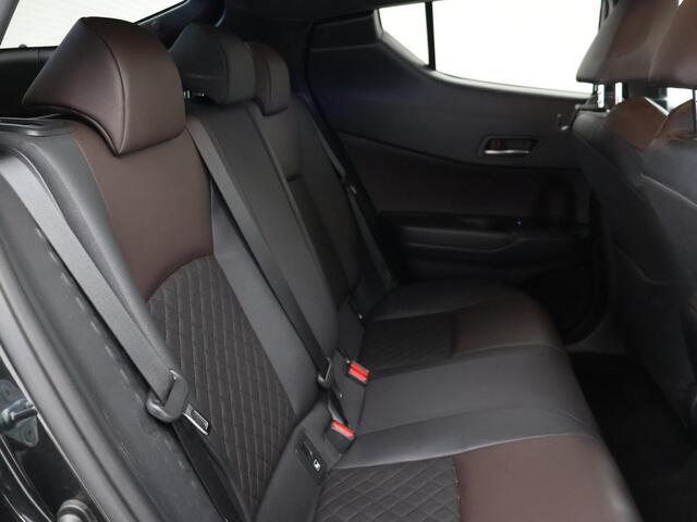 Toyota C-HR 1.8 HYBRID EXECUTIVE + AFN. TREKHAAK APPLE CARPLAY | CAMERA | ADAPTIVE CRUISE | STOELVERWARMING