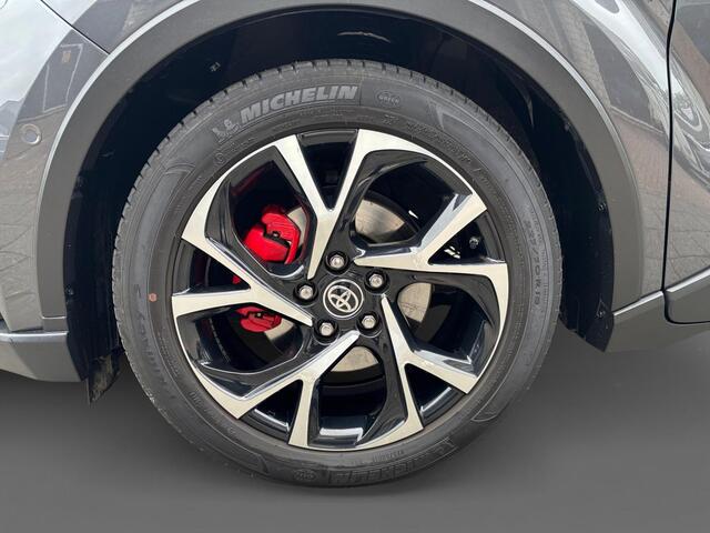 Toyota C-HR 2.0 Hybrid Launch Edition | Extra Winterwielen | Navigatie | Camera | Two-Tone | Stoelverwarming | 18"LM Velgen |