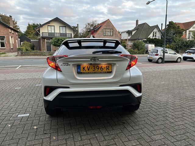 Toyota C-HR 1.2 First Edition Executive handgeschakeld trekgewicht 1300 kg