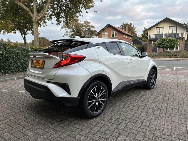 Toyota C-HR 1.2 First Edition Executive handgeschakeld trekgewicht 1300 kg