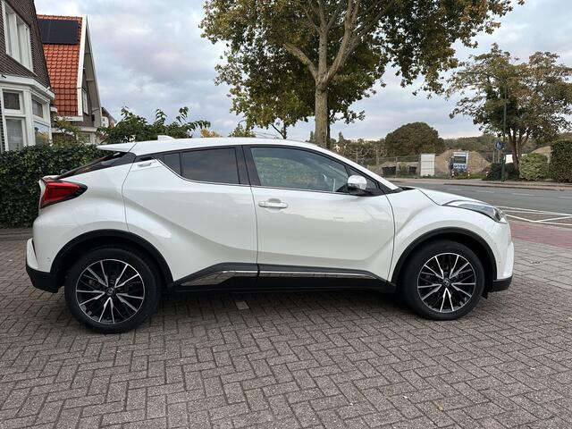 Toyota C-HR 1.2 First Edition Executive handgeschakeld trekgewicht 1300 kg
