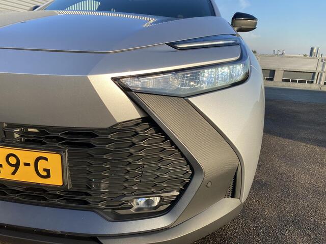 Toyota C-HR 1.8 Hybrid 140 Dynamic Nieuw geleverd! incl. o.a.: AppleCarPlay/AndroidAuto, Dode hoek detectie, PArkeerhulp camera incl sensoren, LM velgen, Adaptieve Cruise Control, Clima Control