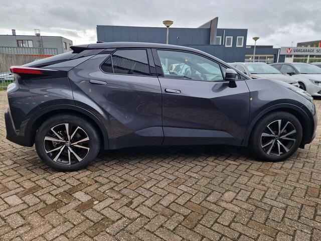 Toyota C-HR 1.8 Hybrid Executive Trekhaak Sensoren Navigatie