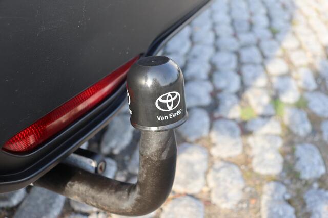 Toyota C-HR 1.8 Hybrid Business Intro, Trekhaak, Keyless entry, DAB Radio, Cruise control, achterruitrijcamera,