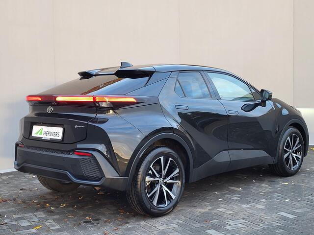 Toyota C-HR 1.8 Hybrid 140 Dynamic Automaat / Tot 10 jaar garantie* / Navigatie / Android Auto / Apple Carplay / Camera / Stuur-, voorruit- en voorstoelverwarming /