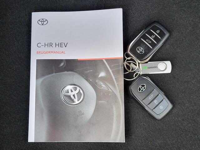 Toyota C-HR 1.8 Hybrid 140 Dynamic Automaat / Tot 10 jaar garantie* / Navigatie / Android Auto / Apple Carplay / Camera / Stuur-, voorruit- en voorstoelverwarming /