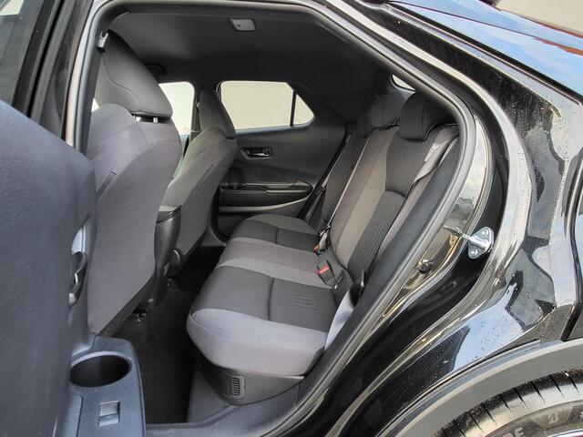 Toyota C-HR 1.8 Hybrid 140 Dynamic Automaat / Tot 10 jaar garantie* / Navigatie / Android Auto / Apple Carplay / Camera / Stuur-, voorruit- en voorstoelverwarming /