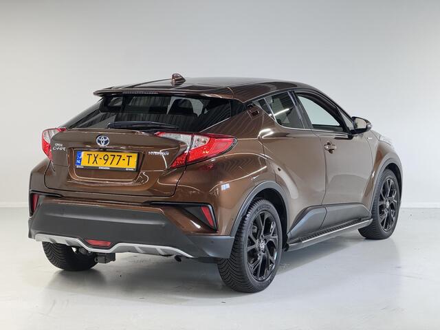 Toyota C-HR 1.8 Hybrid Adventure | Uniek lederen interieur | Trekhaak | JBL-audio |