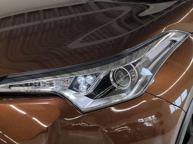 Toyota C-HR 1.8 Hybrid Adventure | Uniek lederen interieur | Trekhaak | JBL-audio |