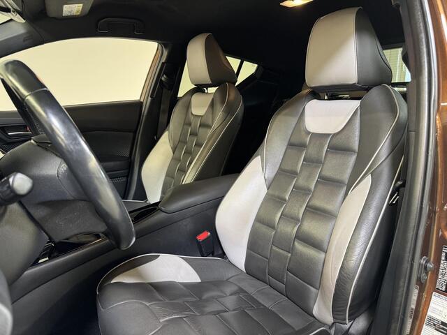 Toyota C-HR 1.8 Hybrid Adventure | Uniek lederen interieur | Trekhaak | JBL-audio |