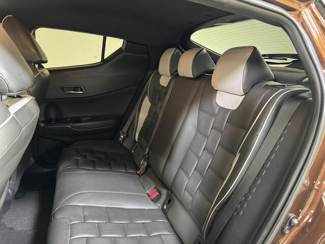 Toyota C-HR 1.8 Hybrid Adventure | Uniek lederen interieur | Trekhaak | JBL-audio |