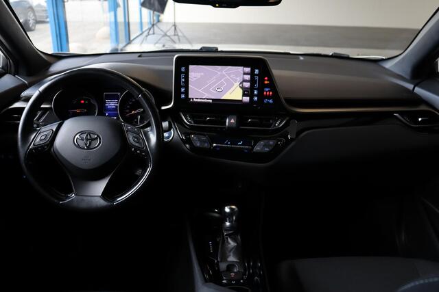 Toyota C-HR 1.8 Hybrid Dynamic, Chrome paket, Keyless Entry, DAB Radio,
