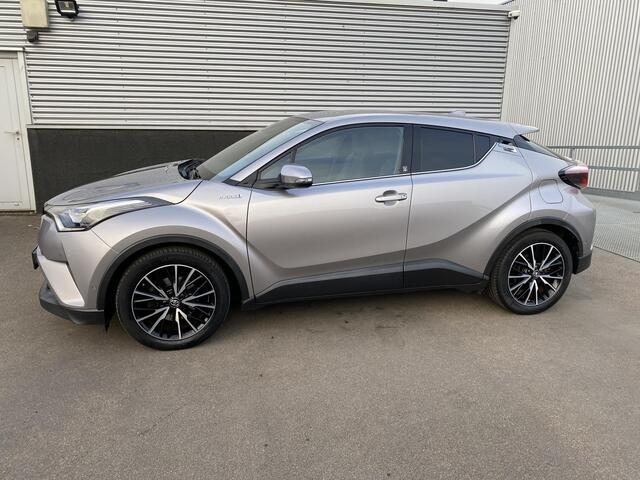 Toyota C-HR 1.8 Hybrid Style Edition automaat Afneembare trekhaak, dodehoek detectie, stoelen- & stuur verwarmd, adaptieve cruise control, achteruitrij camera