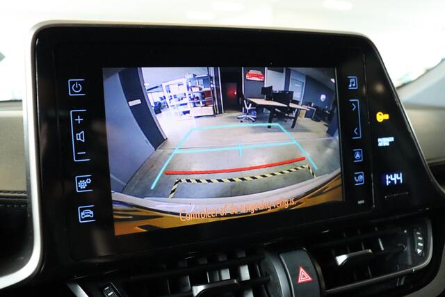 Toyota C-HR 1.8 Hybrid Dynamic, Chrome paket, Keyless Entry, DAB Radio, 18" inch lm velgen!