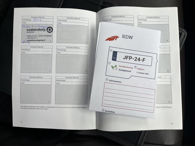 Toyota C-HR 1.8 Hybrid Executive | Navigatie | Parkeersensoren | Keyless entry | Stoelverwarming |