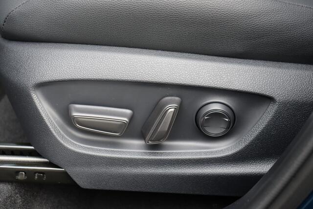 Toyota C-HR 2.0 Plug-in Hybrid 220 Executive, JBL audio, BSM, Apple Carplay, Android auto, Achterruitrijcamera, DAB Radio